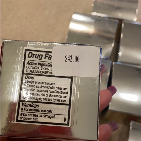 Elizabeth arden Ceramide lift and firm foundion - Picture 4 of 7